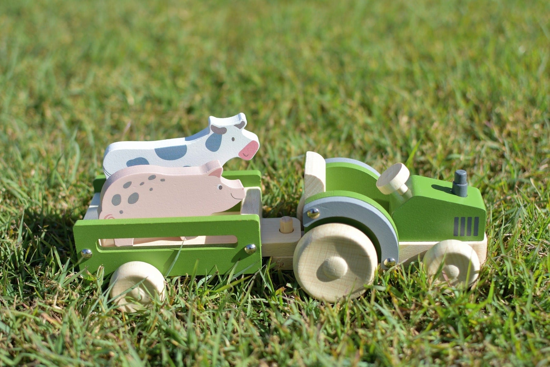 WOODEN TRACTOR WITH FARM ANIMAL - Kids Toy Chest 